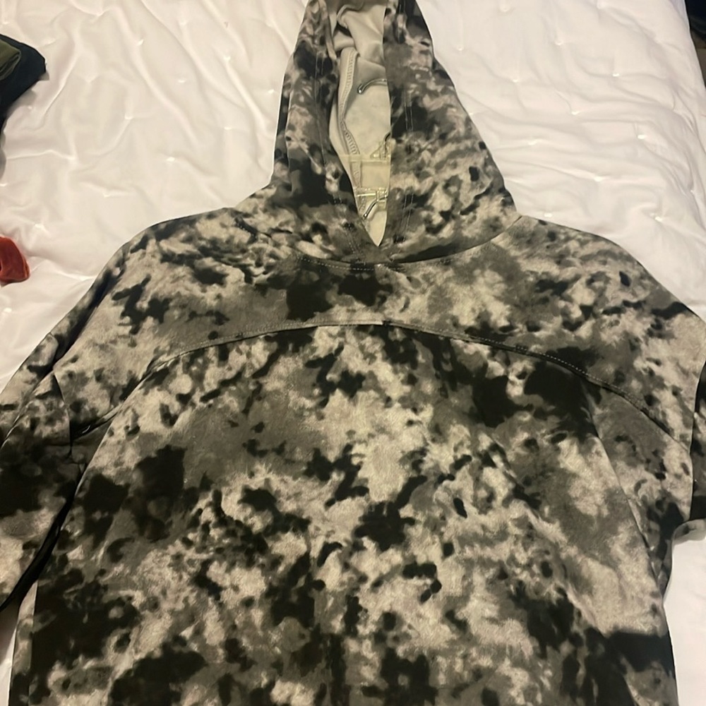 Sweatshirt and sweatshorts outfit